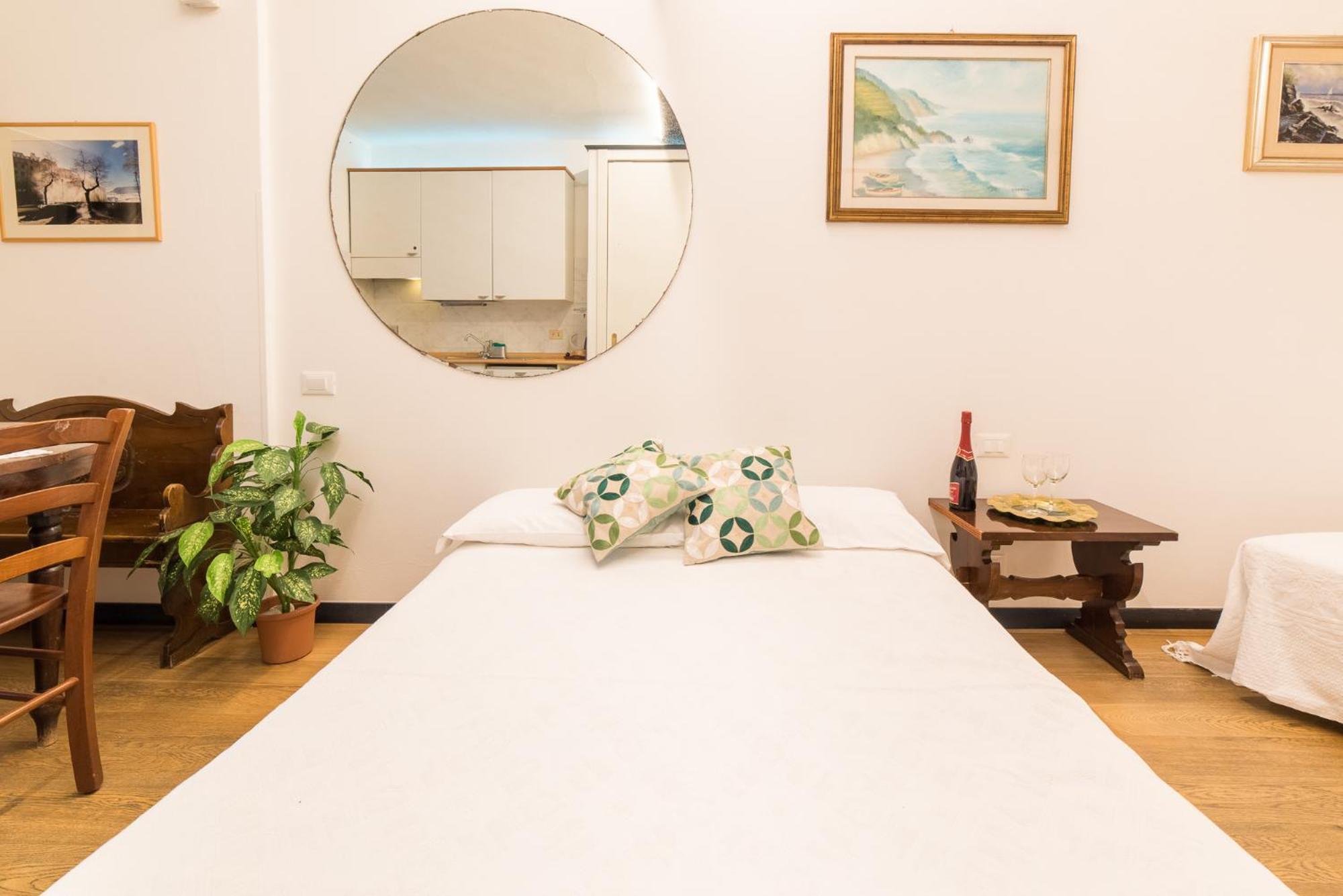 The Vernazza Main Plaza - Rooms & Suites Экстерьер фото