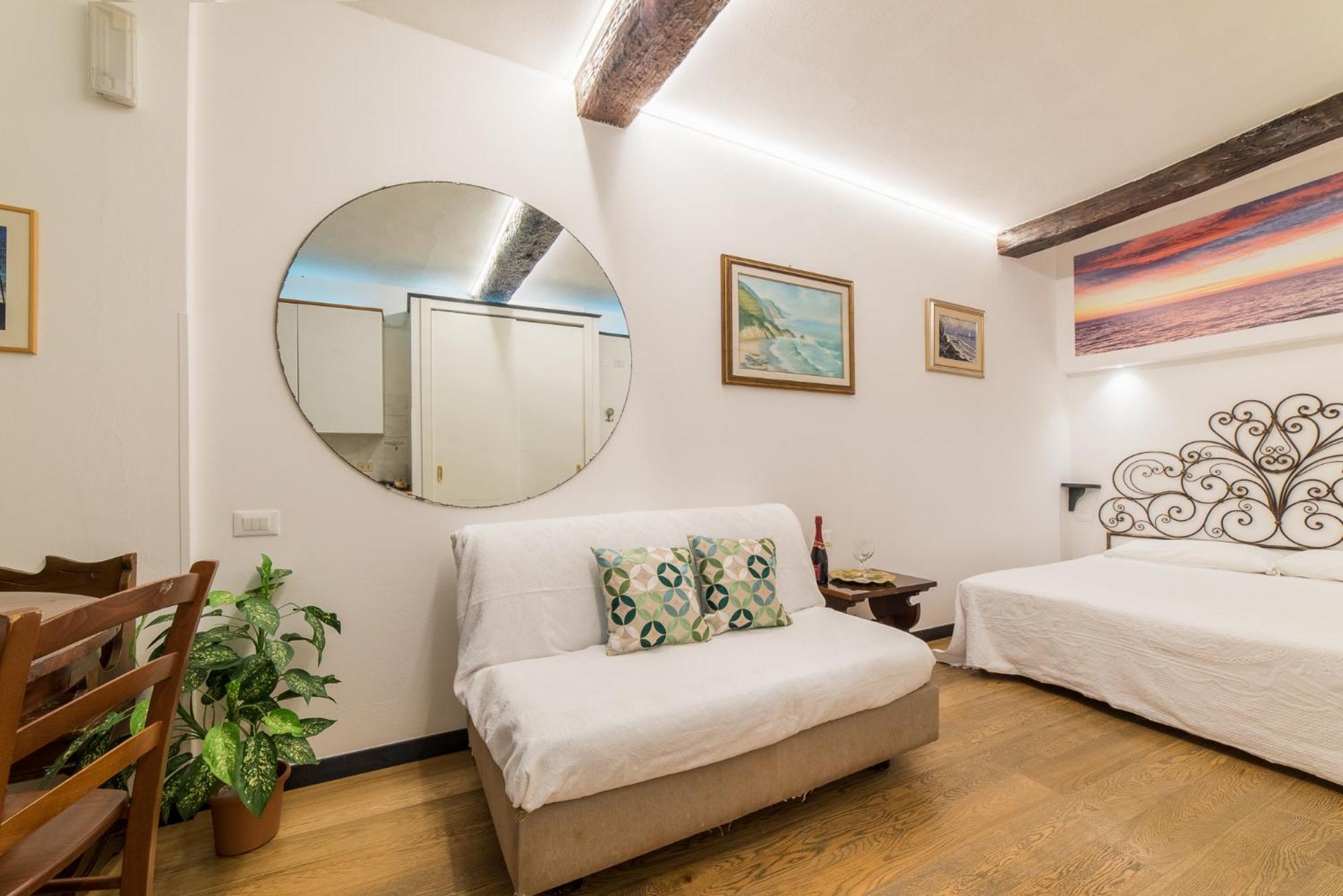 The Vernazza Main Plaza - Rooms & Suites Экстерьер фото